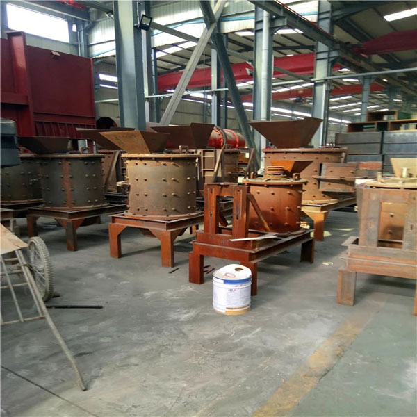 立式復(fù)合破碎機生產(chǎn)現(xiàn)場